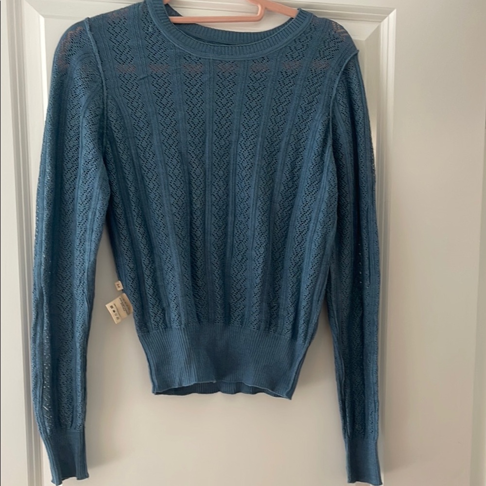 Blue Crew Neck Sweater with Ribbed Knit Pattern